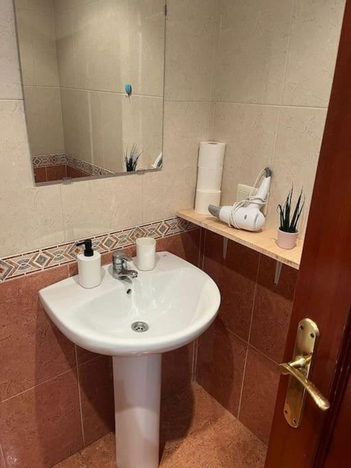 Acogedor Y Soleado Apartamento Recien Amueblado En Gijón Dış mekan fotoğraf